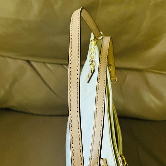 Beautiful Micheal Kors bag - Picture 7 of 16